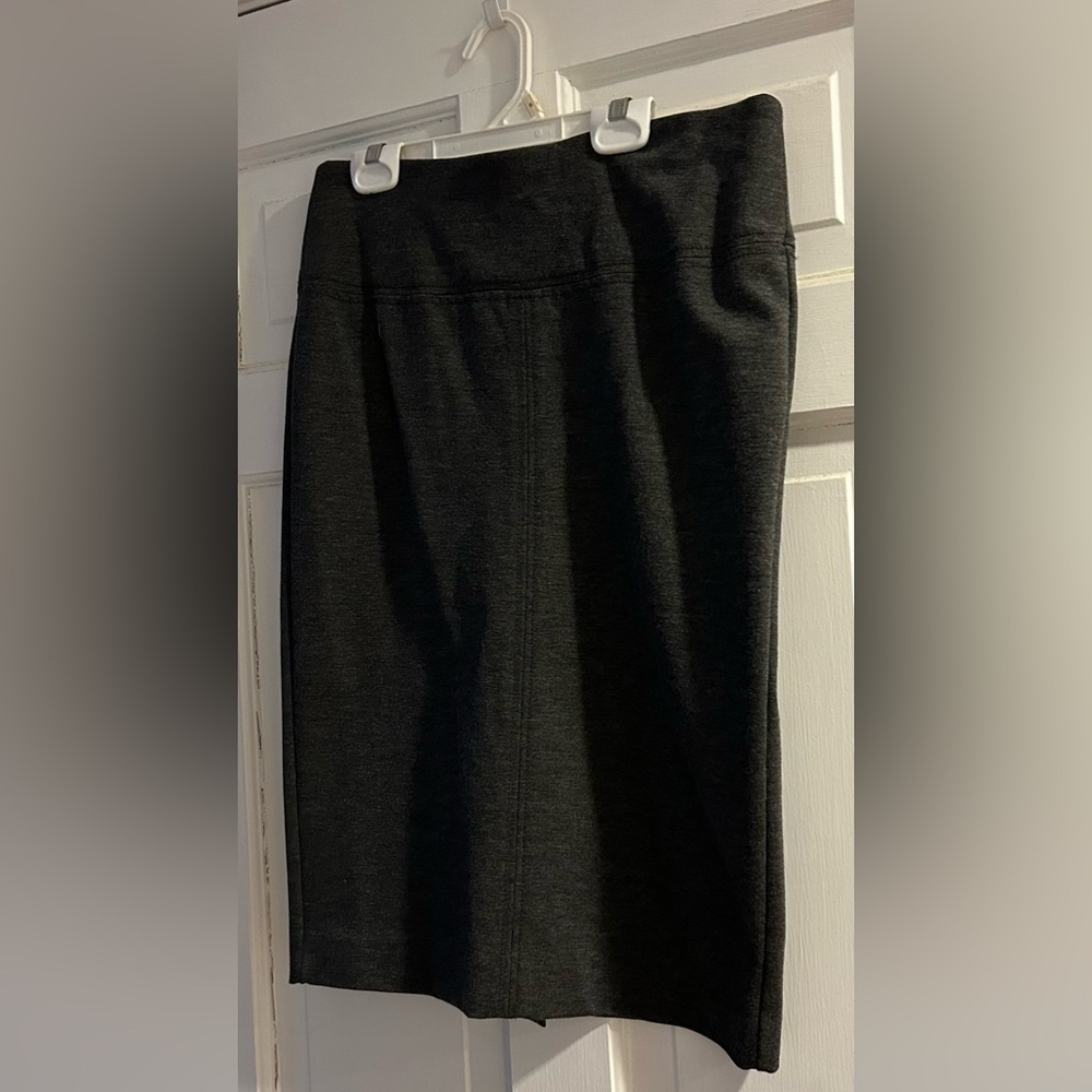 Selling gently used Ann Taylor pencil skirt size 4 length 24”